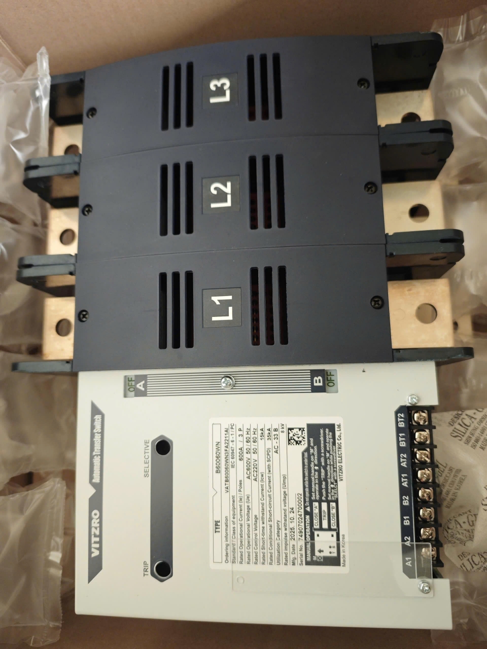 Picture of Bộ chuyển nguồn ATS Vitzro VAT-66WN (B60060WN) 3P 600A